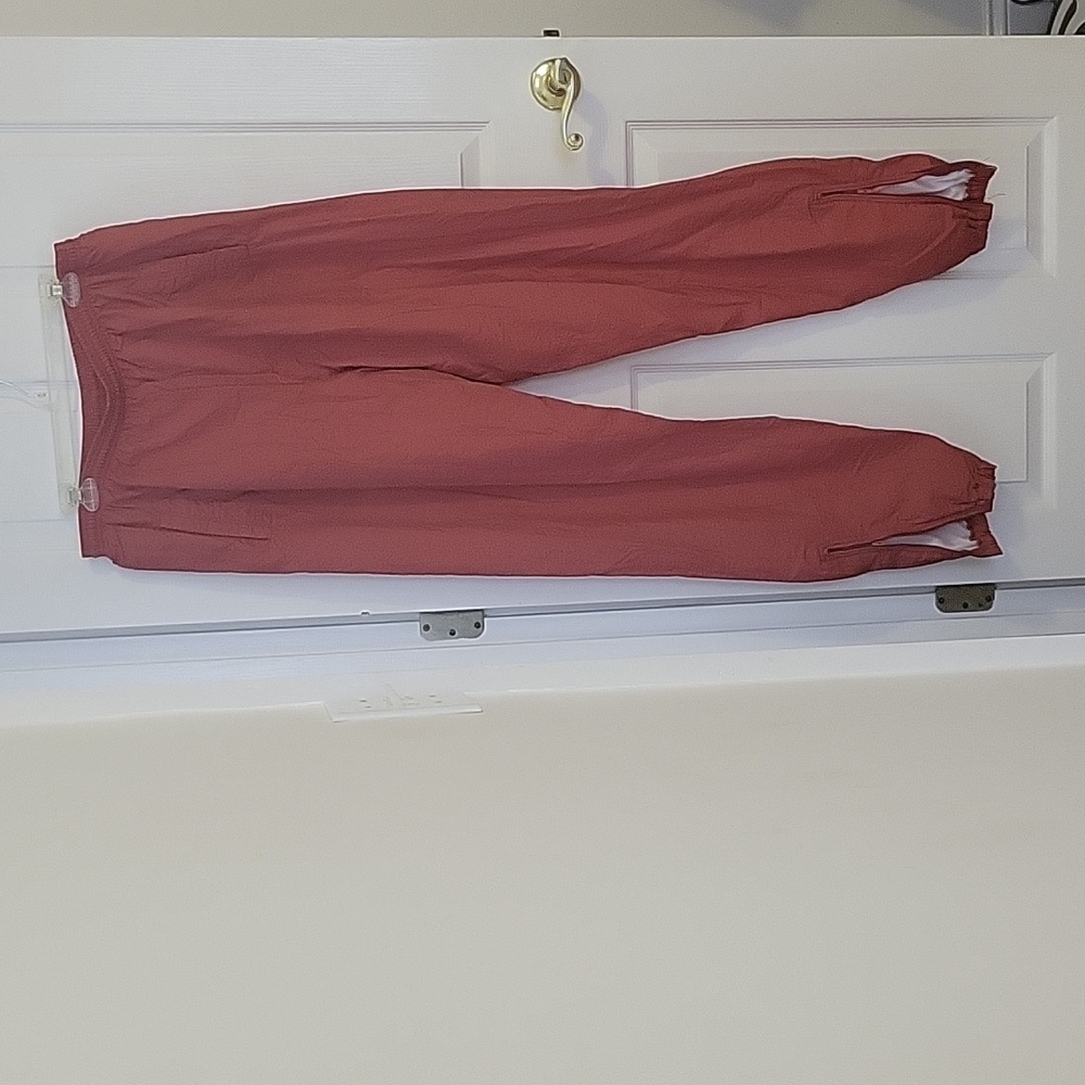 Athletic pants